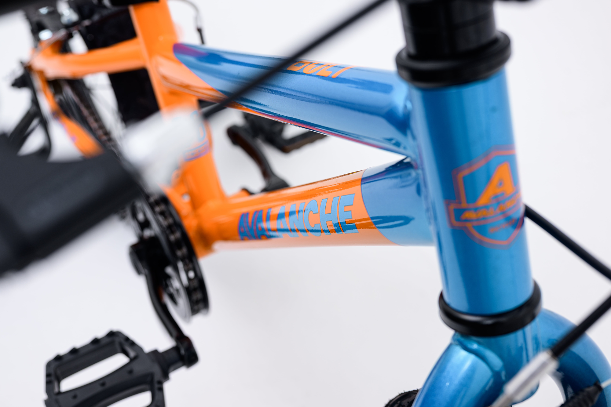 Image of Avalanche Bolt 16