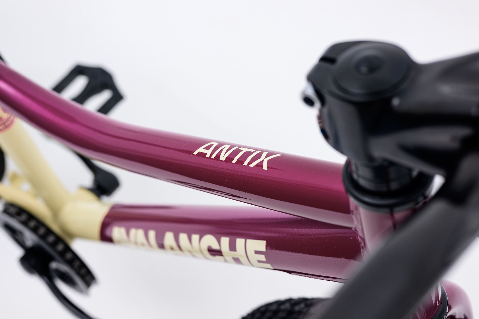 Image of Avalanche Antix 20